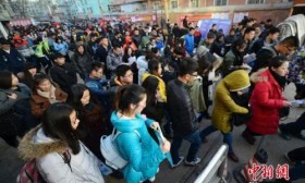 公务员省考将在21日扎堆举行 多地推优惠政策“抢人”