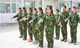 学生与教员争执时窒息死亡 前学生：教员常折磨人