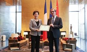副部成人民大学首位女党委书记后 再斩获一个第一