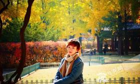 别样的工科女博士：她是大学人气老师 课下还跟同学聊抖音