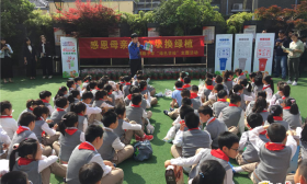 垃圾分类换鲜花 南京城管走进校园宣讲垃圾分类