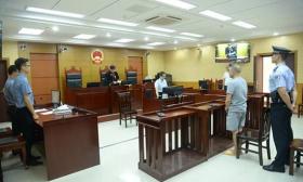 教育厅官员受贿获刑：为中小学教材选用提供帮助