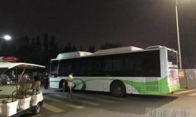 湖南中学生擅自驾驶公交车上路 撞伤1名女大学生