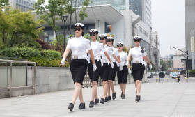 95后高“海拔”高颜值女警现身杭州