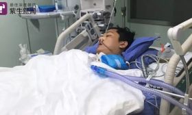 小伙参加深航