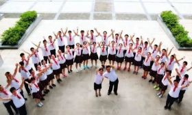扬州一民办学校一年学费3万多 家长：是我一年收入