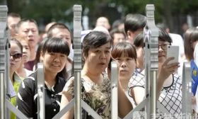 家有高考生：江苏一公司每天发100元陪考津贴
