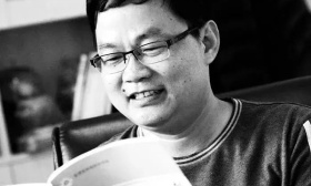 校门口诵读国学迎学生的赣州网红校长跳楼身亡，生前患抑郁症