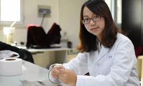 清华女学霸，云南县城彝族女孩：从四个小时做不出一道题到特等奖学金得主，再难也要坚持