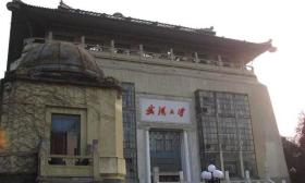 武汉大学大四学生坠楼身亡 校方称其遗物有抗抑郁药