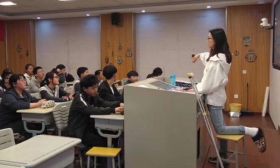 镇江四中管璐老师当选市“微美人物” 