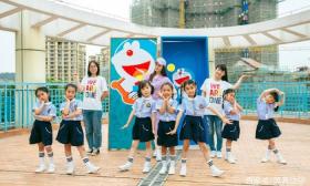 又是一年毕业季，美女幼师带着孩子玩音乐串烧