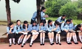 南京建邺区、鼓楼区、六合区、雨花台区各小学毕业照的STYLE之二