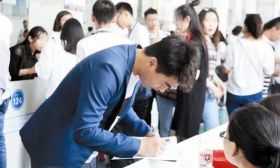 常州大学生刚毕业就想万元月薪 公务员不再是热门首选