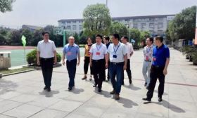 镇江市教育局领导巡视中考考点