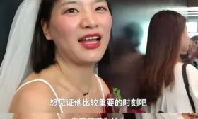 女生穿婚纱参加前男友中央美术学院毕业礼，男生一脸冷漠，网友吵翻了