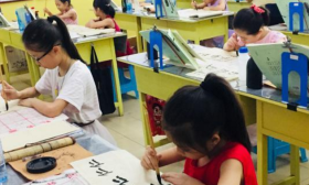 中国学生族催热暑假经济：暑期班报名火爆，家长直呼变烧钱季