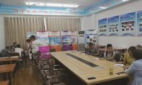南京某学校打着
