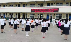 扬州宝应为留守孩子“七彩假日”描绘七彩 