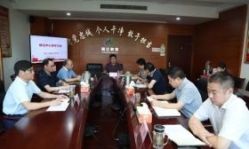 市教育局党委召开2018年度第7次理论中心组学习会