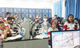 中国首份义务教育质量监测报告发布，65.3%初中生视力不良