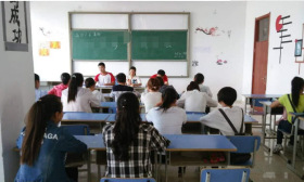 大学生暑假下乡办补课班，人均收费300，被骂太黑心