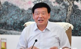江苏省委常委会研究部署教育工作，要求：站稳人民立场，坚定决心，直面问题，动真碰硬