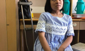 新疆女孩独自一人拄着拐坐火车 花费两天两夜赶到江苏上学