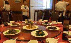 同学聚会，开国产车被合资车同学瞧不起，事后同学惭愧了