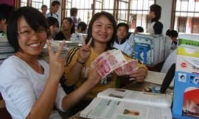 学姐忠告：千万别因为一部iPhone，失去了拿助学金的机会