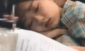 女同学睡觉被偷拍，传到网上走红，网友急呼：你同桌是谁