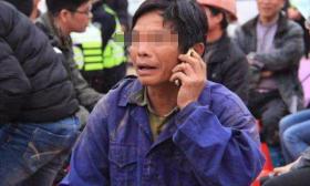 儿女考上大学，他每月多给儿子500元生活费，10年后哭成泪人