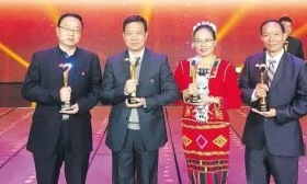 照亮贫困女生求学路，这位校长创办“扶贫巾帼励志中专班”