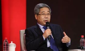 教育部长陈宝生与网友“开聊”：高考制度仍然是教育的“指挥棒”、社会的“稳定器” 