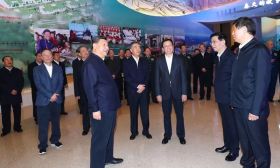习近平等党和国家领导人参观“伟大的变革——庆祝改革开放40周年大型展览” 
