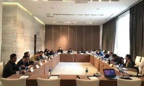 市教育局召开年度中小学教师全员远程培训总结交流会