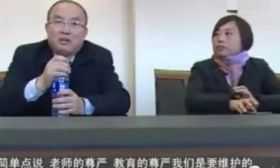 某中学一学生因打骂老师被学校开除，家长找到媒体寻求帮助。校方霸气回应:老师和教育的尊严需要维护 