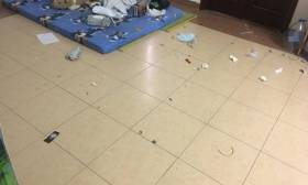 女学生发室友带男友过夜后的照片，称自己再也没法忍受了