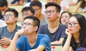 让党的旗帜在高校高高飘扬！《人民日报》综述聚焦党的十九大以来高校党建和思政工作