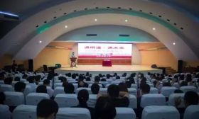 南京小升初“师资战”悄然启动！这所初中40万元年薪诚聘优秀教师 