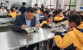 南京中小学生午餐吃得是否安心？实探部分小学食堂后厨