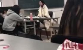 南京一高校老师骂学生“站街”？校方：已停课调查