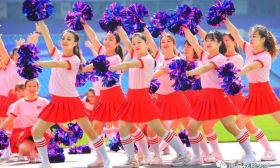一个学校105个班！当南京这所小学全体出动…围观群众开眼界了…… 