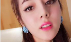 迪丽热巴7岁的照片被编入教材：原来小时候就这么美