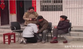 女孩有家不能回：我考学她不给我户口本，继母：她没上学