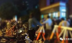 公办小学今报名，有家长昨晚就去了！老师被问最多是这问题...市教育局再发提醒！ 