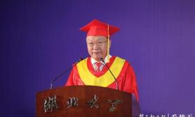 湖北大学校长深情寄语毕业生：从“心”开始坚守本真