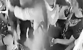 公交车上有人抢夺方向盘 初三女生挺身制止