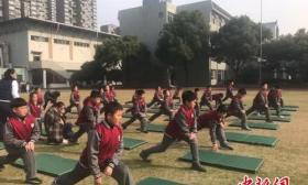 教育部：通过“一增一减一保障”推进中小学健康促进行动
