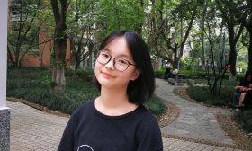 女生初一开始做微商，挣了4万还保送重点高中！网友吵翻了！